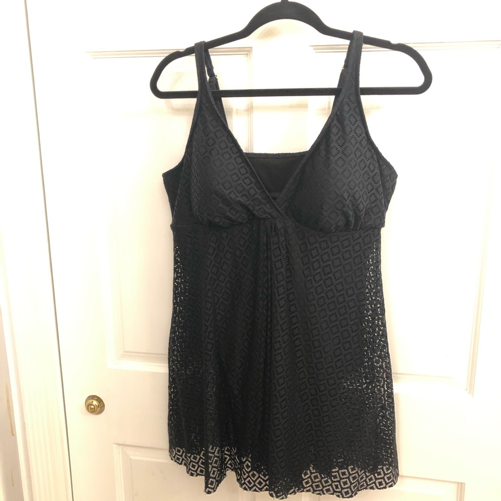 Black swim suit